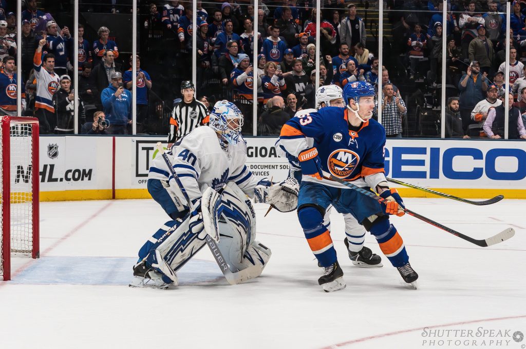 With so much player movement I prefer to pre-focus my shots so that there is no focus hunt when the action starts around the net.